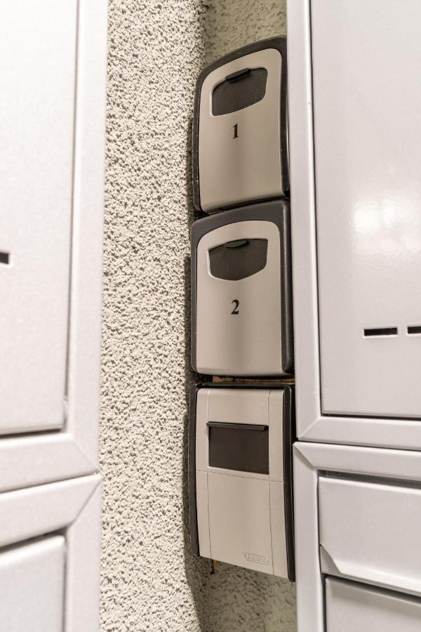 Brand New Two Room Apartment #26 With Free Secure Parking Close To Center Prague Exterior photo